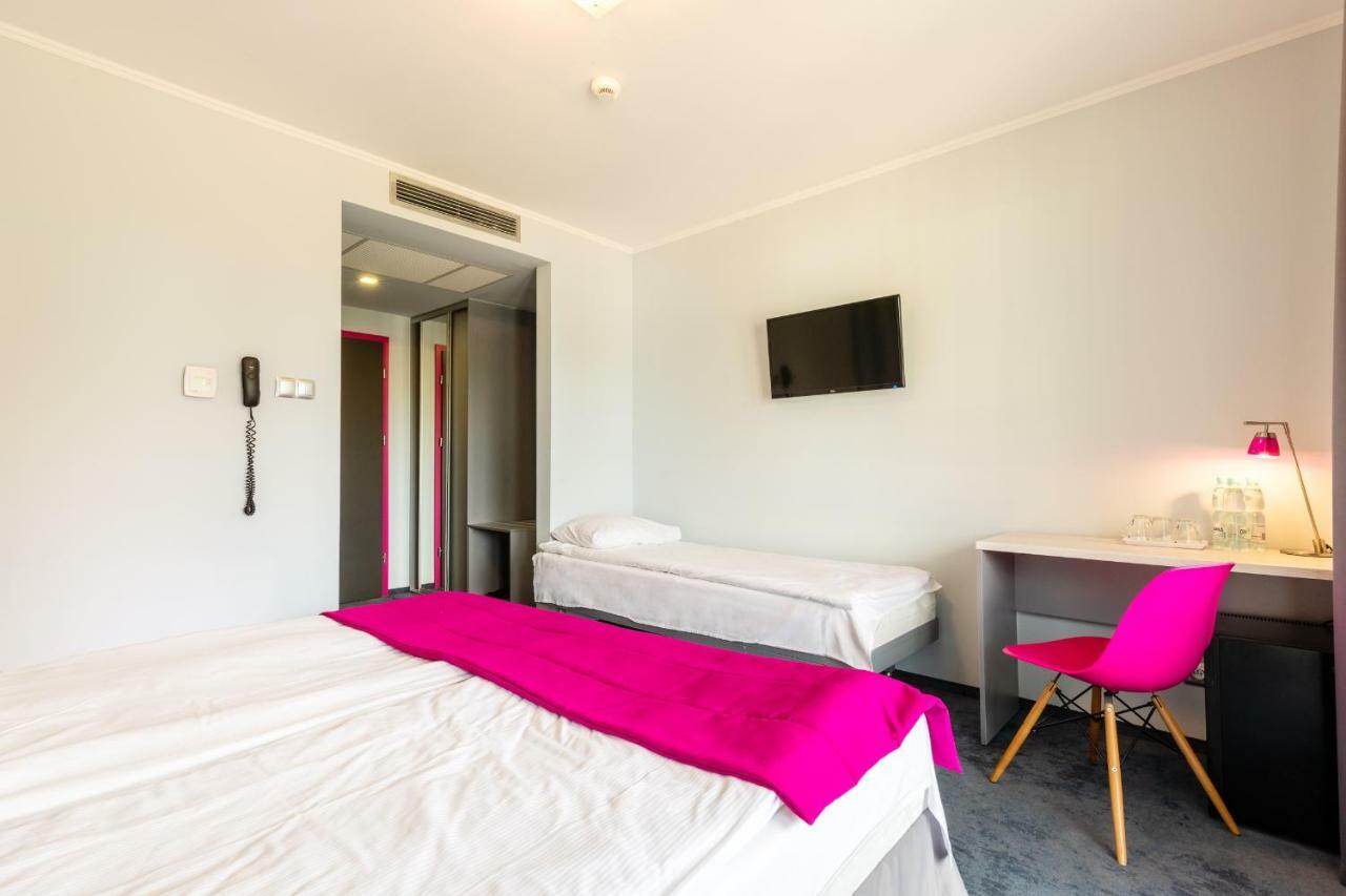 Hotel Perlowy Окунинка Екстериор снимка